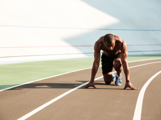 young-afro-american-sports-man-starting-position-ready-start-sports-track-stadium_171337-9465-1.jpg